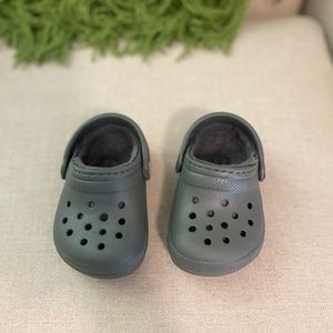 Size 4 infant crocs with fluffy lining